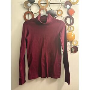 Athleta women’s medium long sleeve in a brick red color